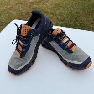 On Running Cloudvista Woman’s Shoes in Navy and Orange